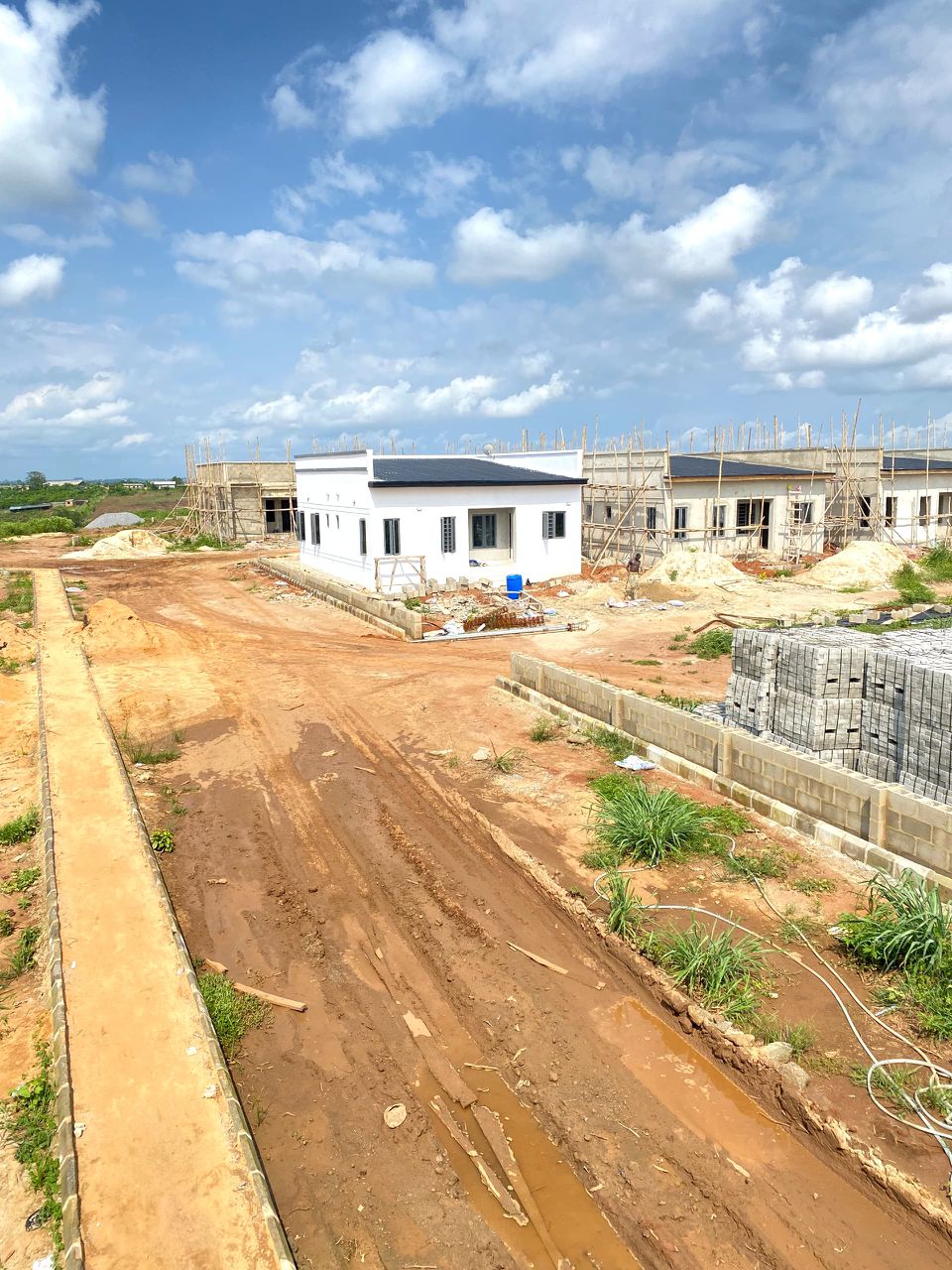 MEGA BUNGALOWS, EPE 