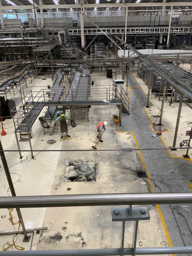 Se Realiza Limpieza De Locativos , Maquinaria Y Equipos Industriales 