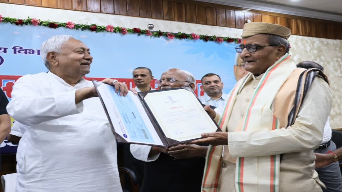 बिहार में 12 साहित्यकारों को हिन्दी सेवी पुरस्कार, जियालाल आर्य को मिला बाबा साहब अंबेडकर सम्मान