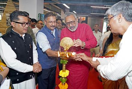 Ministry of Textiles launches  “Haat on Wheels”  as part of 11th National Handloom Day celebrations