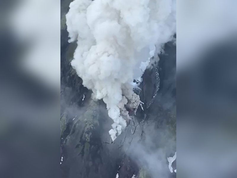 Russia Raises Aviation Alert to Red as Klyuchevskoy Volcano Eruption Intensifies in Kamchatka