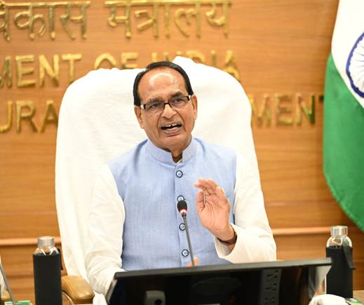 On the occasion of National Handloom Day, Union Minister Shri Shivraj Singh Chouhan holds a virtual interaction with lakhs of Self-Help Group (SHG) women members