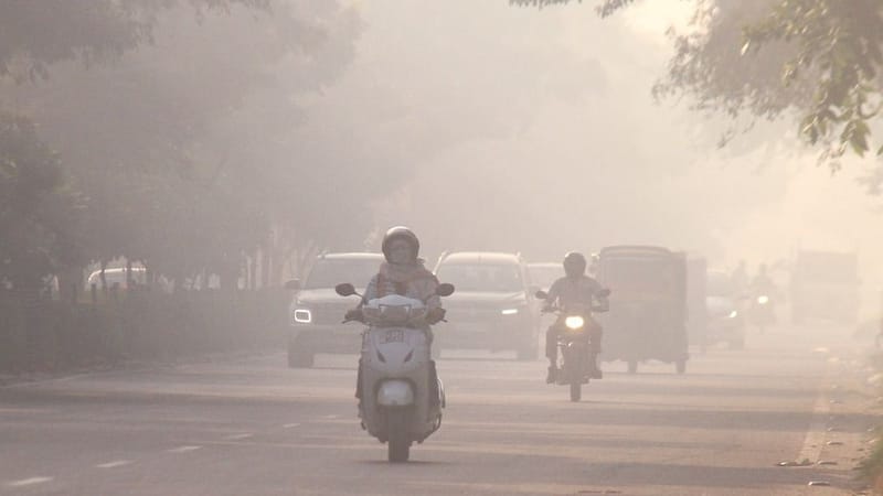 Delhi Records Severe Air Pollution Post-Diwali; CPCB and IQAir AQI Readings Vary Significantly