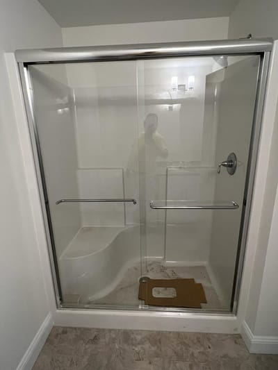 Instalación de puerta de baño Aluminio