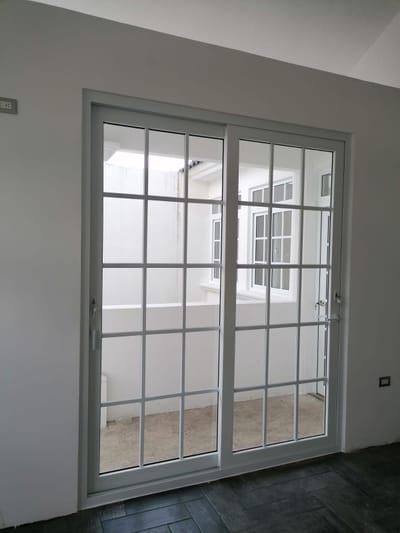 Instalación de ventana corrediza PVC