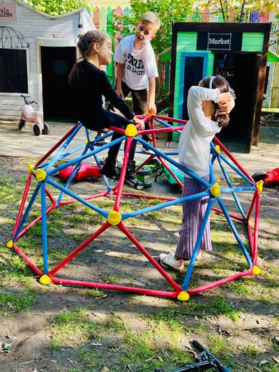 🍂 Toamna, emoțiile copiilor și siguranța oferită de GreenKids Afterschool