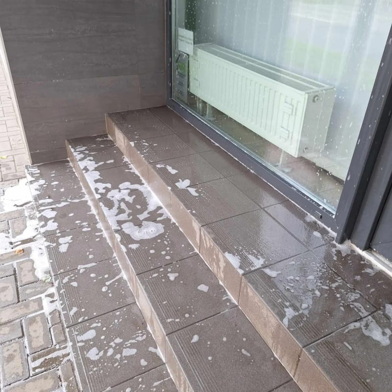 Utcafrontok tisztítása