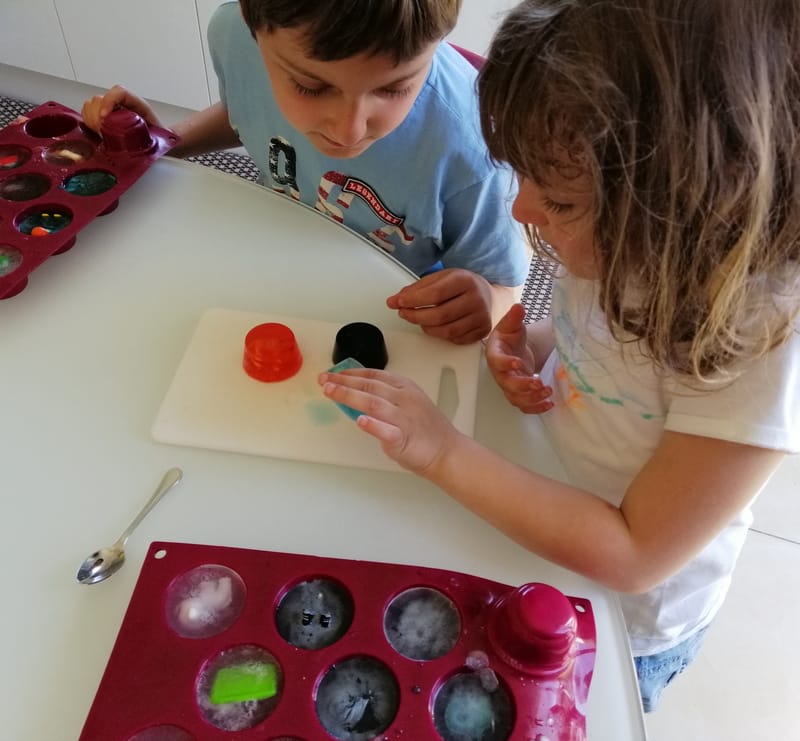 Créations caritatives