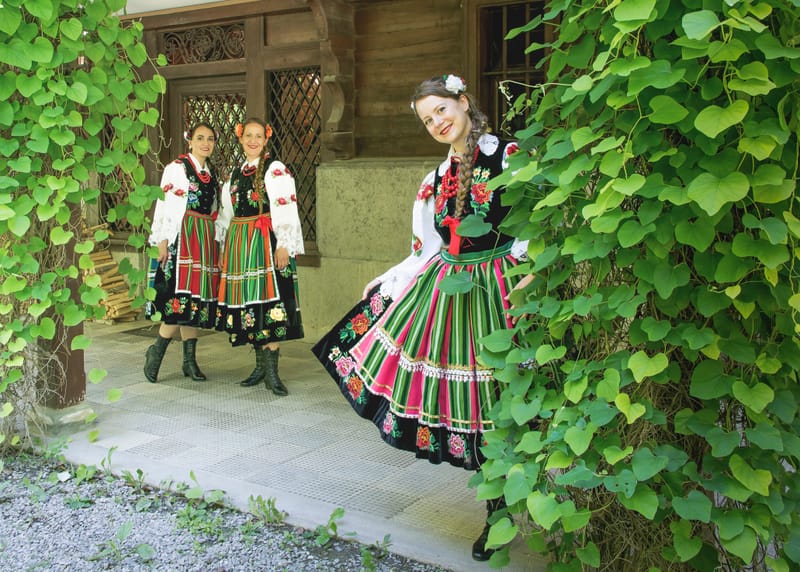 Grupa  LASOWIACY Polonijny Zespół Tańca 