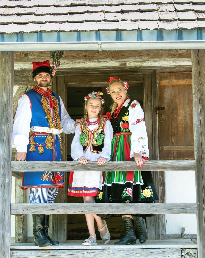 Grupa  LASOWIACY Polonijny Zespół Tańca 