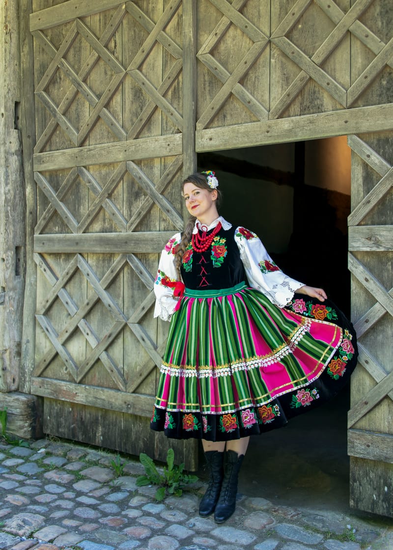 Grupa  LASOWIACY Polonijny Zespół Tańca 