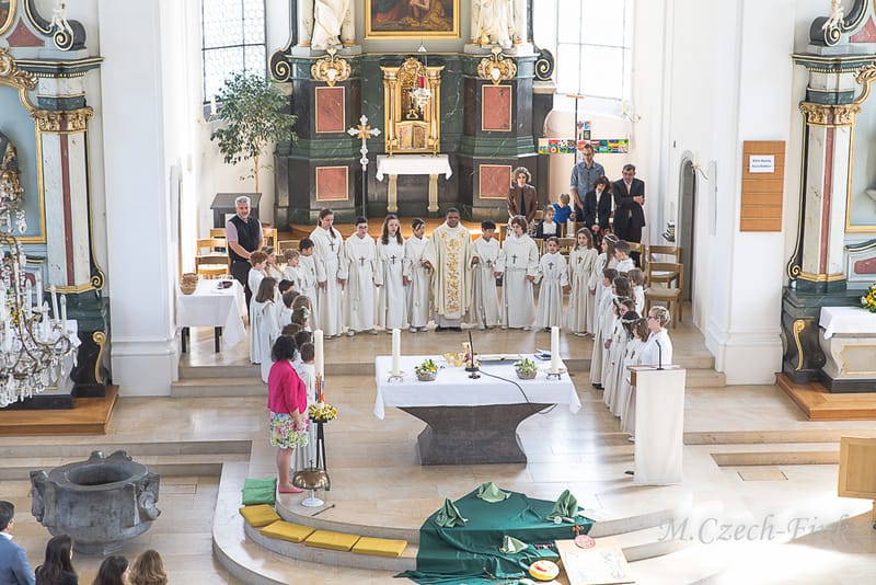 Zdjęcia z pierwszych komunii z lat 2012-2022