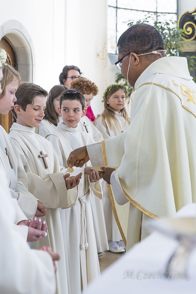 Zdjęcia z pierwszych komunii z lat 2012-2022