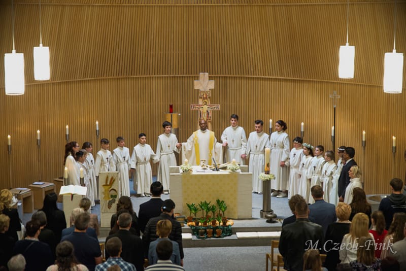 Zdjęcia z pierwszych komunii z lat 2012-2022