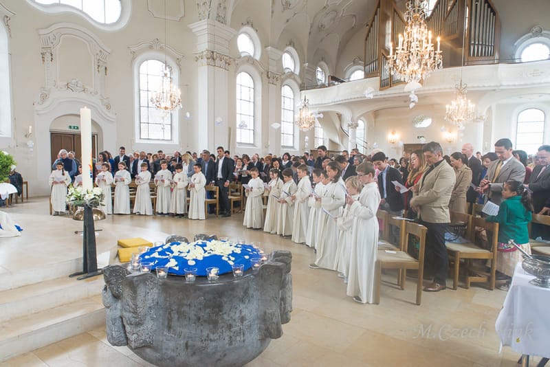 Zdjęcia z pierwszych komunii z lat 2012-2022