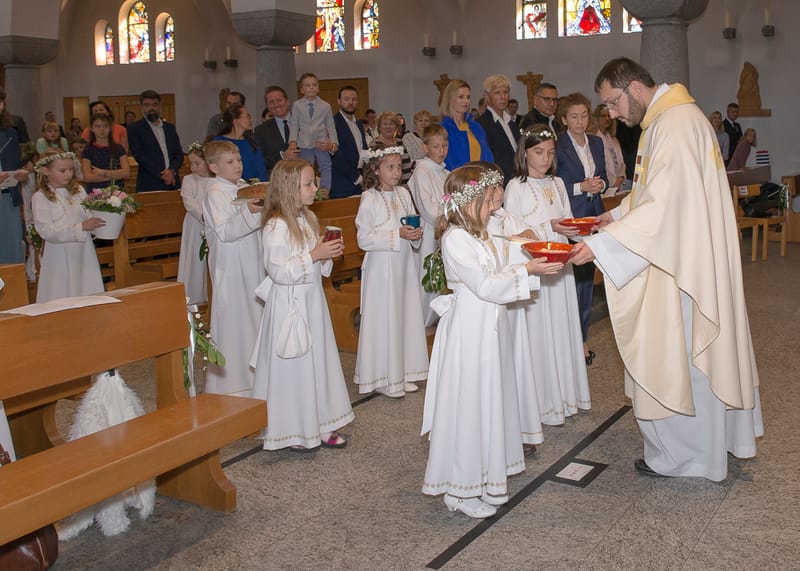 Zdjęcia z pierwszych komunii z lat 2012-2022