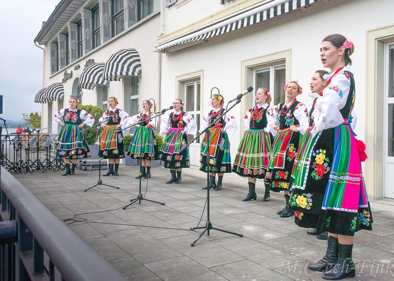 Występ Grupy  LASOWIACY Polonijny Zespół Tańca w dniu 22.04.2023