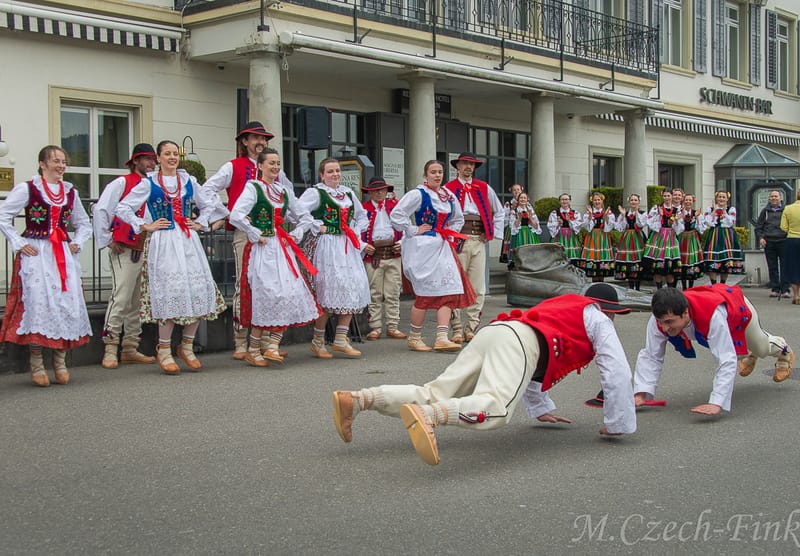 Występ Grupy  LASOWIACY Polonijny Zespół Tańca w dniu 22.04.2023