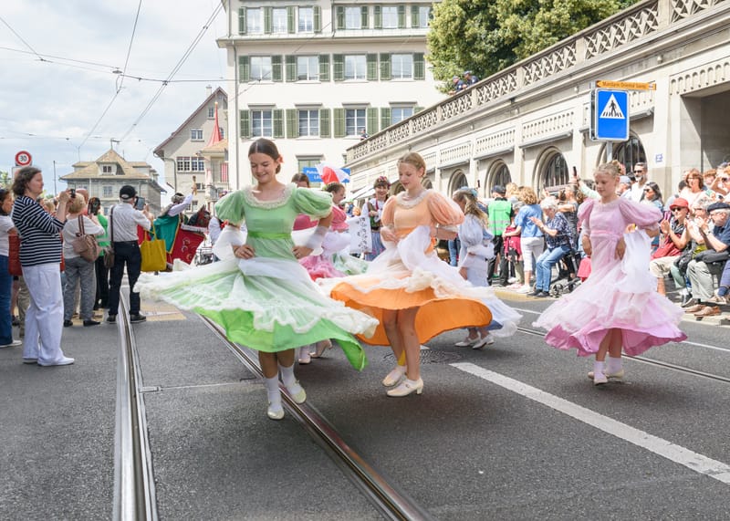 Przemarsz grupy Lasowiacy przez ulice Zurichu 30.06.2024