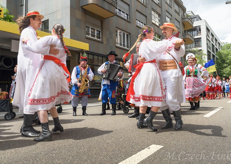 Przemarsz grupy Lasowiacy przez ulice Zurichu 30.06.2024