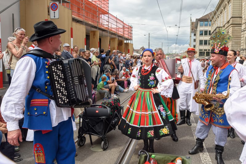 Przemarsz grupy Lasowiacy przez ulice Zurichu 30.06.2024