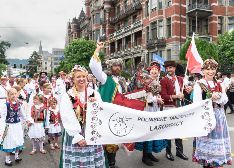 Przemarsz grupy Lasowiacy przez ulice Zurichu 30.06.2024