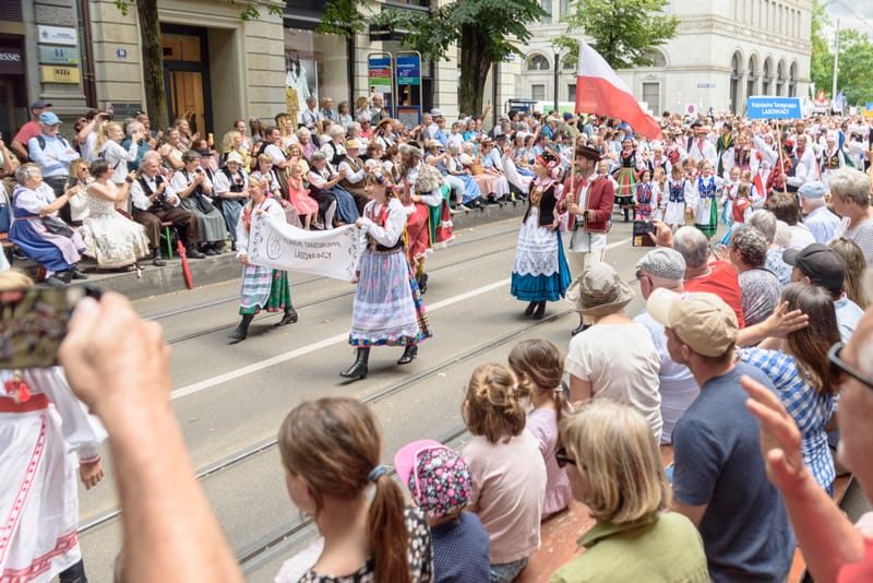 Przemarsz grupy Lasowiacy przez ulice Zurichu 30.06.2024