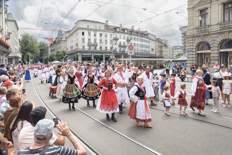 Przemarsz grupy Lasowiacy przez ulice Zurichu 30.06.2024