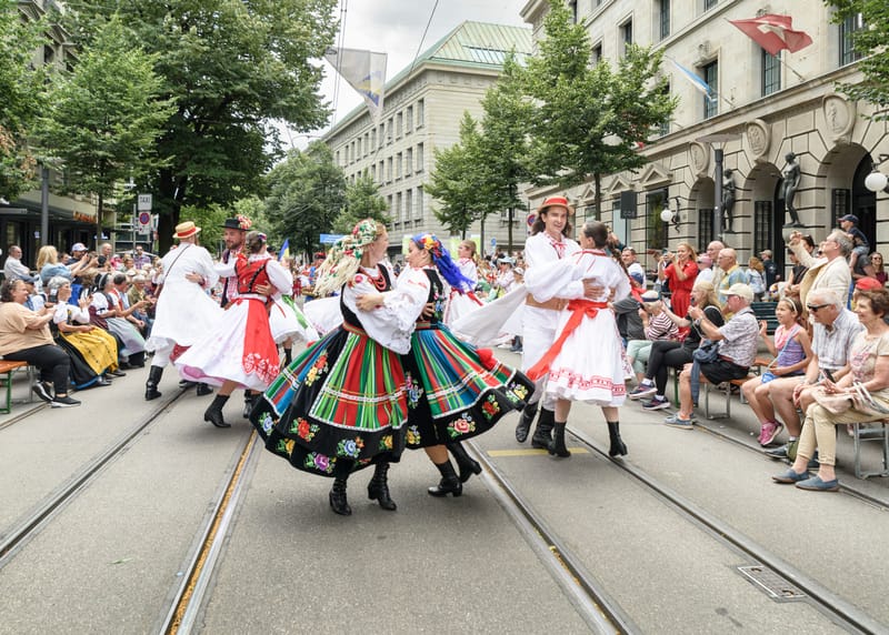 Przemarsz grupy Lasowiacy przez ulice Zurichu 30.06.2024