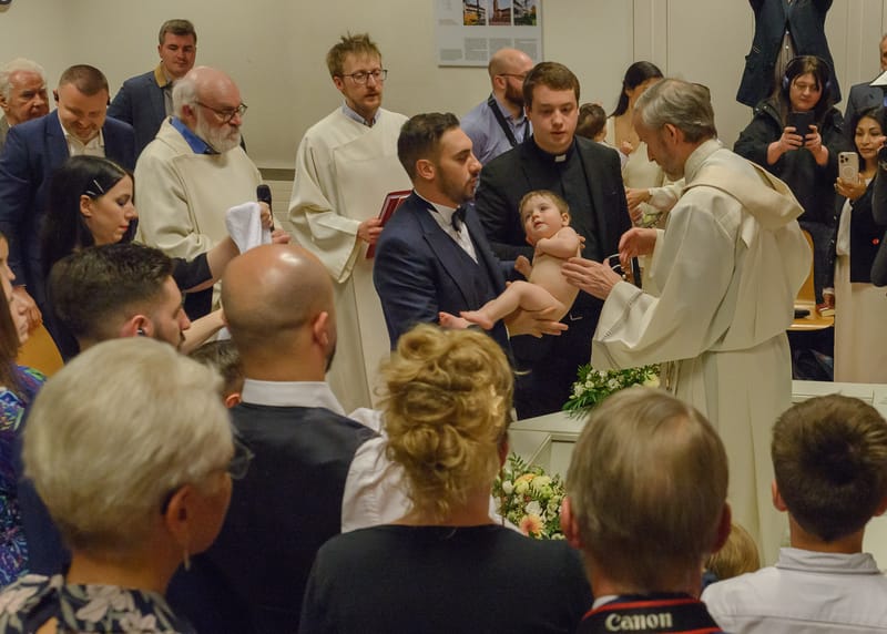 Chrzest w czasie Wielkanocy 2025