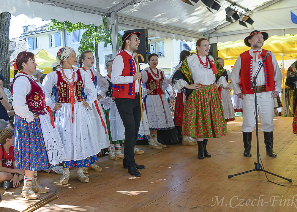Auftritt der Polnische Tanzgruppe Lasowiacy  am 8. Juli 2023 in Zürich beim Internationalen Volkstanztreffen.