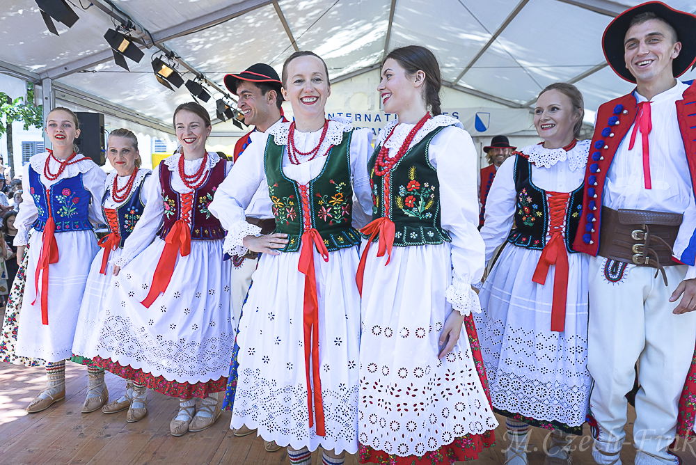 Auftritt der Polnische Tanzgruppe Lasowiacy  am 8. Juli 2023 in Zürich beim Internationalen Volkstanztreffen.