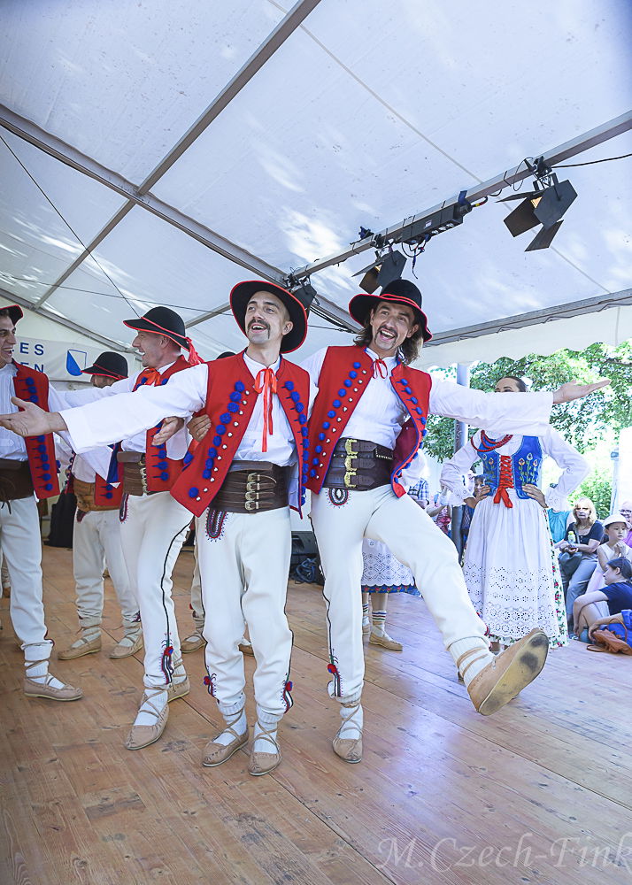 Auftritt der Polnische Tanzgruppe Lasowiacy  am 8. Juli 2023 in Zürich beim Internationalen Volkstanztreffen.