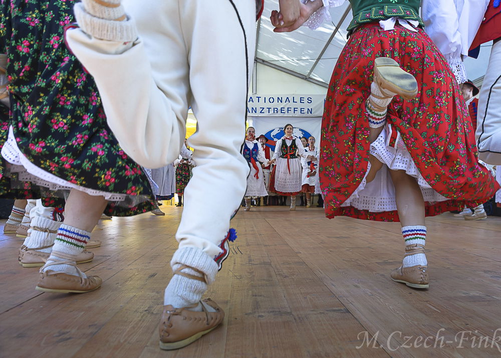 Auftritt der Polnische Tanzgruppe Lasowiacy  am 8. Juli 2023 in Zürich beim Internationalen Volkstanztreffen.