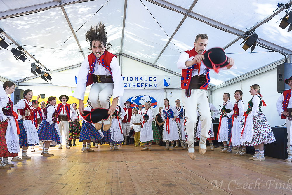 Auftritt der Polnische Tanzgruppe Lasowiacy  am 8. Juli 2023 in Zürich beim Internationalen Volkstanztreffen.