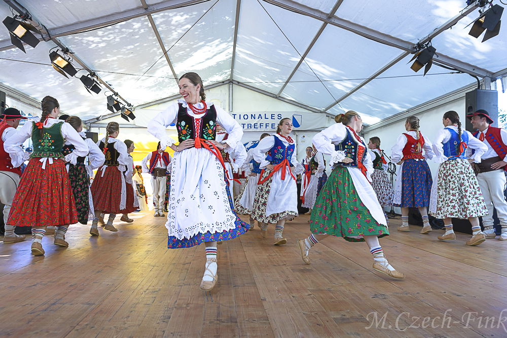 Auftritt der Polnische Tanzgruppe Lasowiacy  am 8. Juli 2023 in Zürich beim Internationalen Volkstanztreffen.