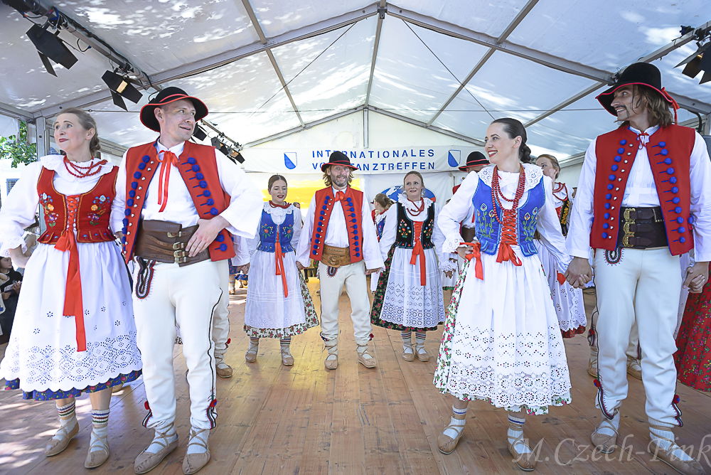 Auftritt der Polnische Tanzgruppe Lasowiacy  am 8. Juli 2023 in Zürich beim Internationalen Volkstanztreffen.