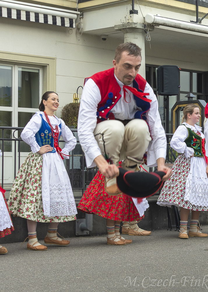 Auftritt der Polnische Tanzgruppe Lasowiacy am 22. April 2023