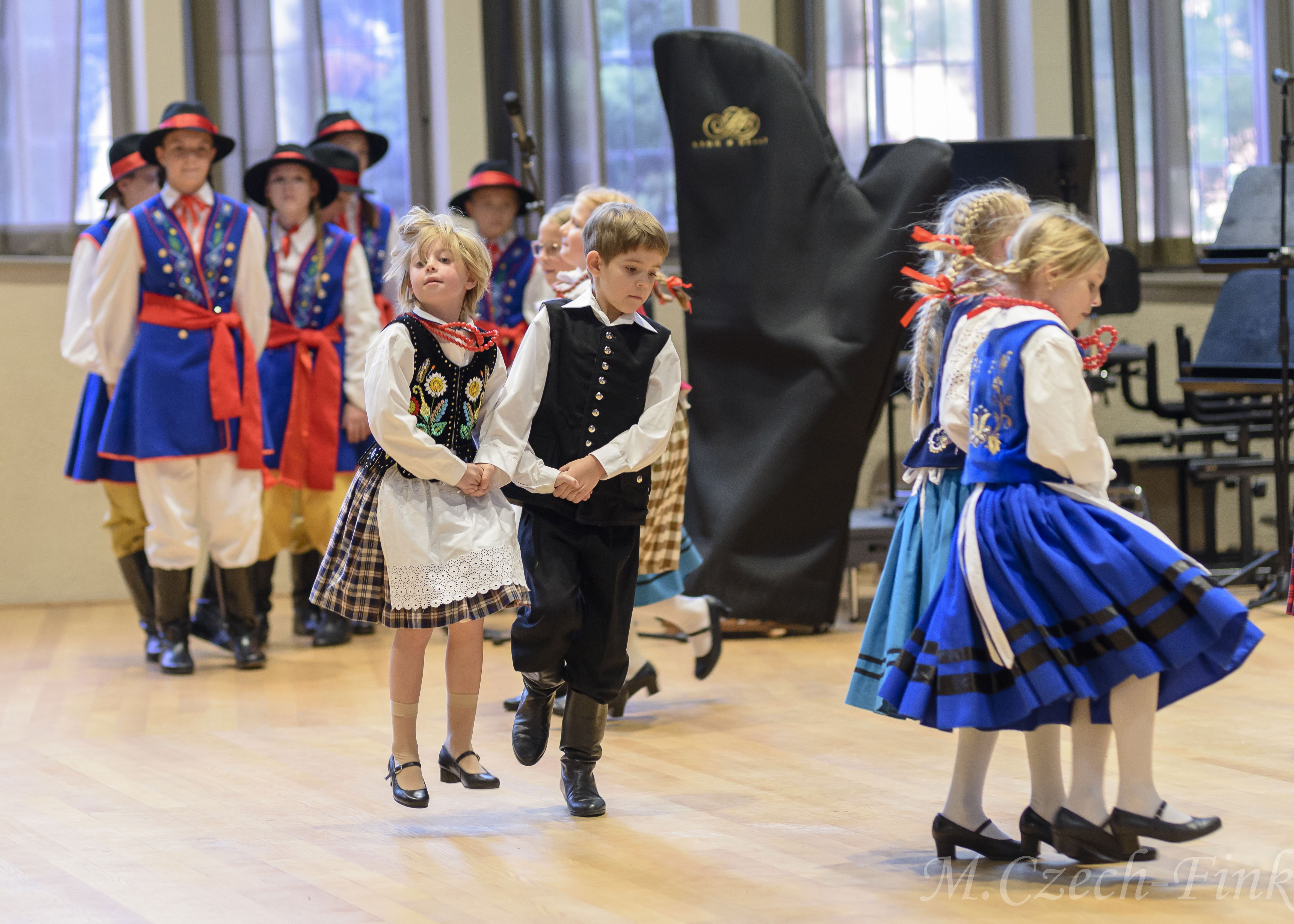 Auftritt des polnischen Tanzensembles LASOWIACY am 30. September 2024 in Basel.