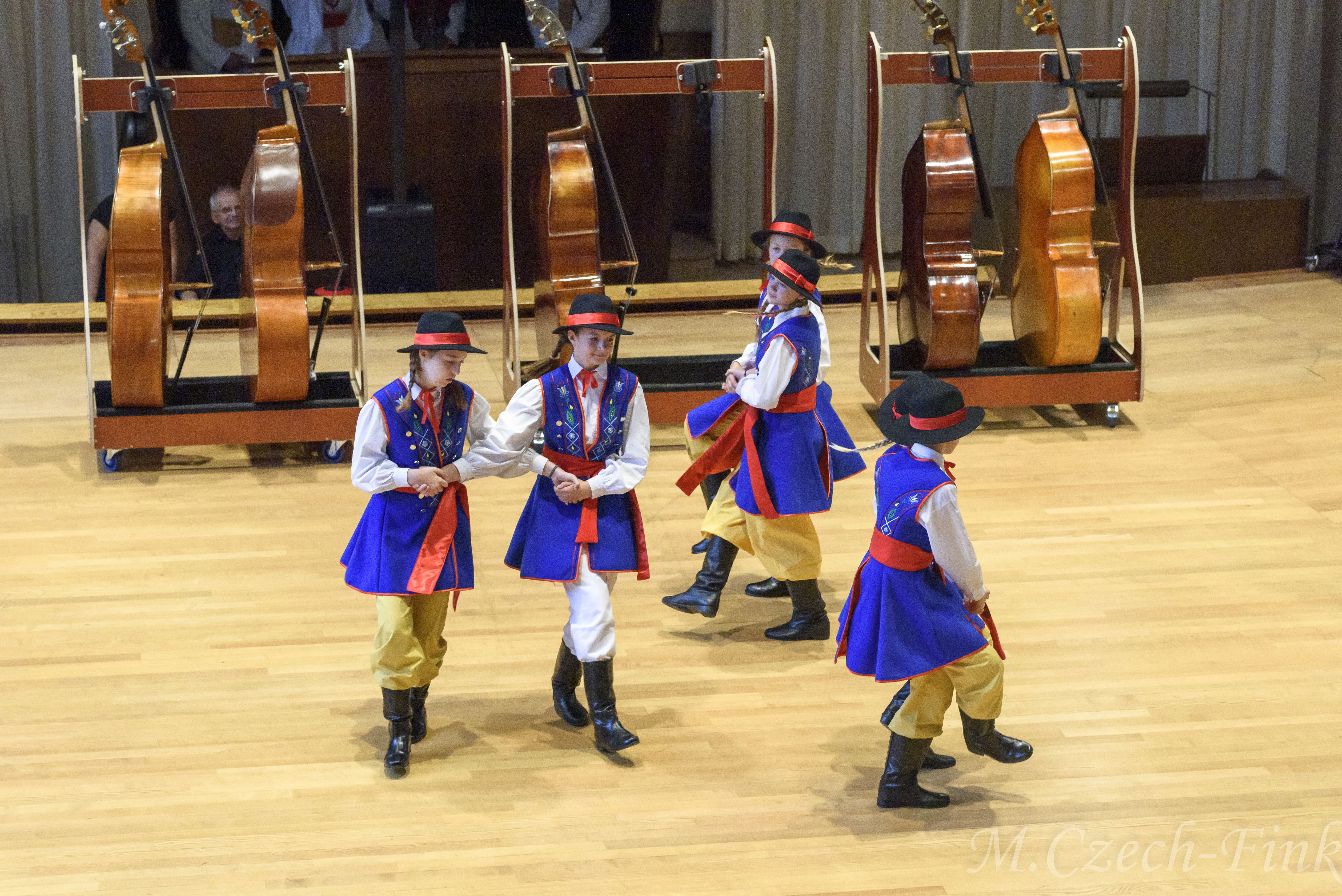 Auftritt des polnischen Tanzensembles LASOWIACY am 30. September 2024 in Basel.