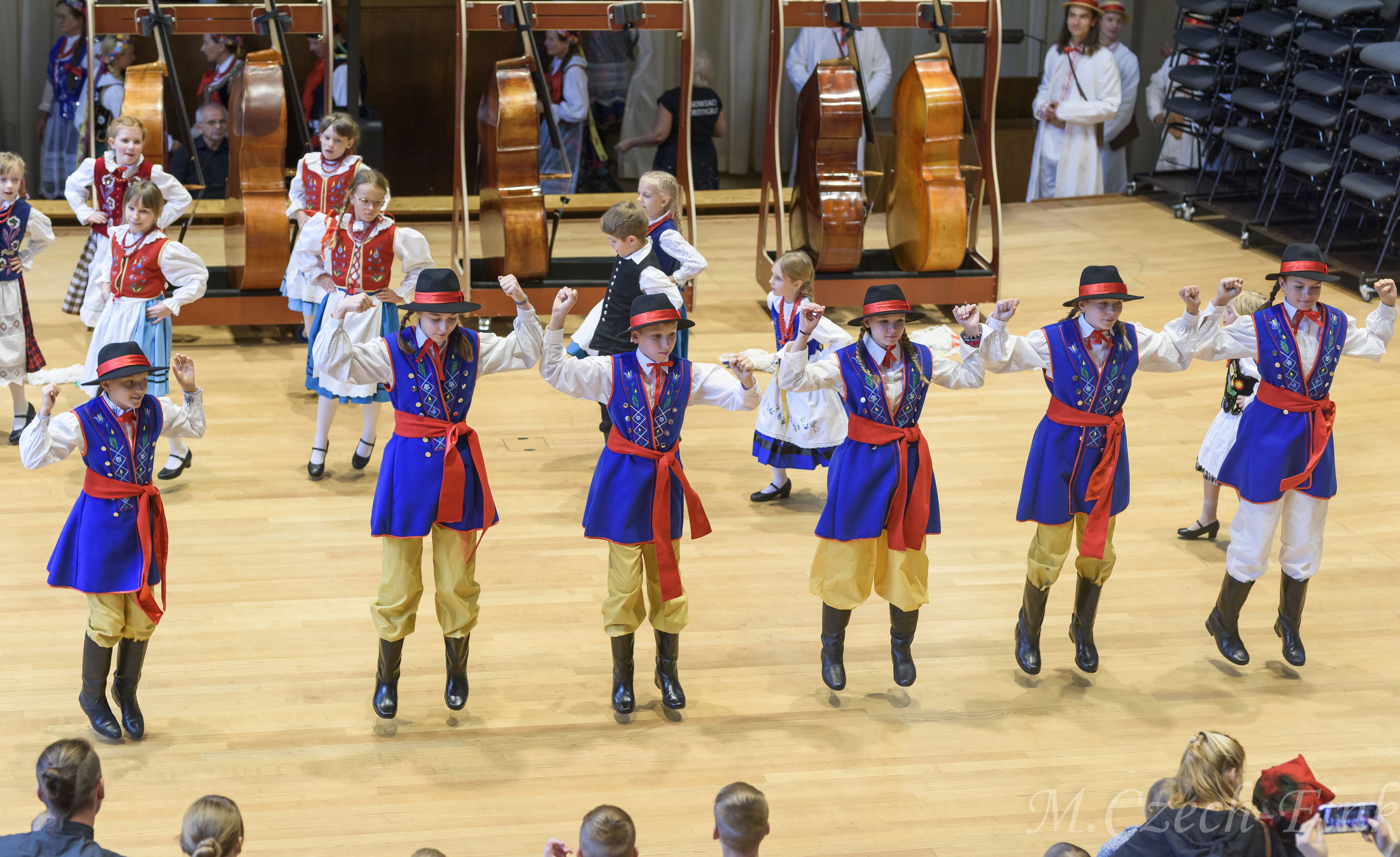 Auftritt des polnischen Tanzensembles LASOWIACY am 30. September 2024 in Basel.