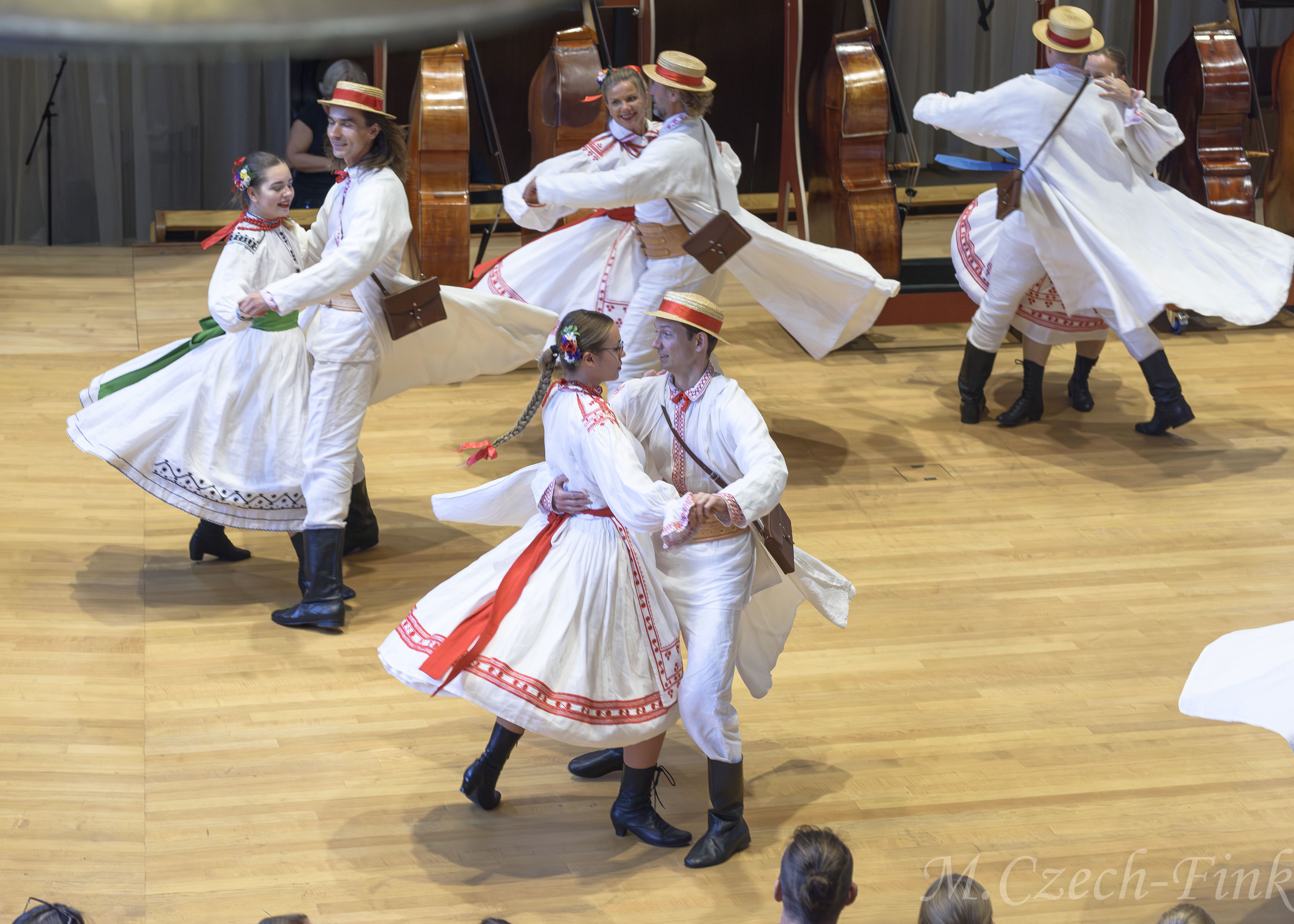 Auftritt des polnischen Tanzensembles LASOWIACY am 30. September 2024 in Basel.