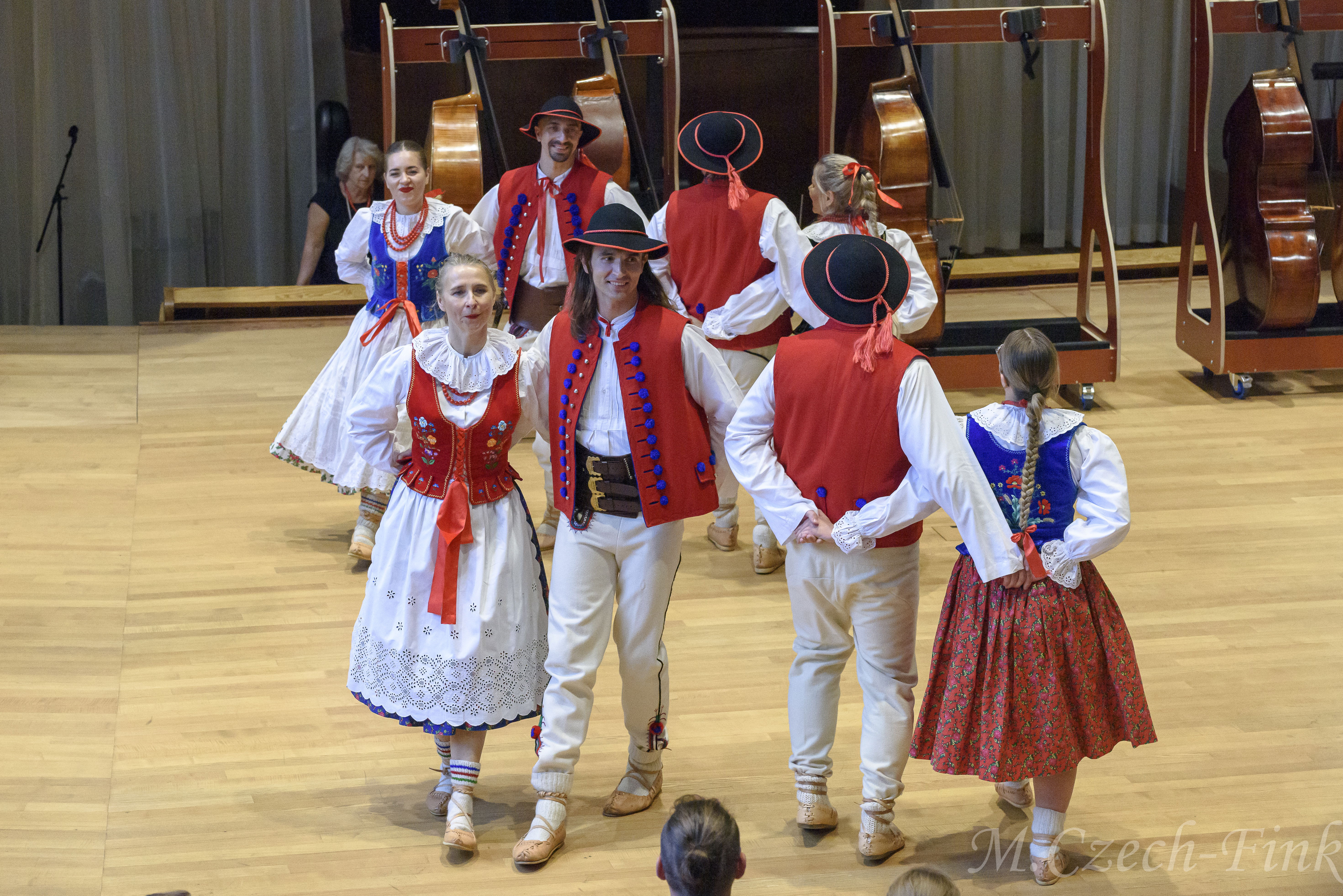 Auftritt des polnischen Tanzensembles LASOWIACY am 30. September 2024 in Basel.