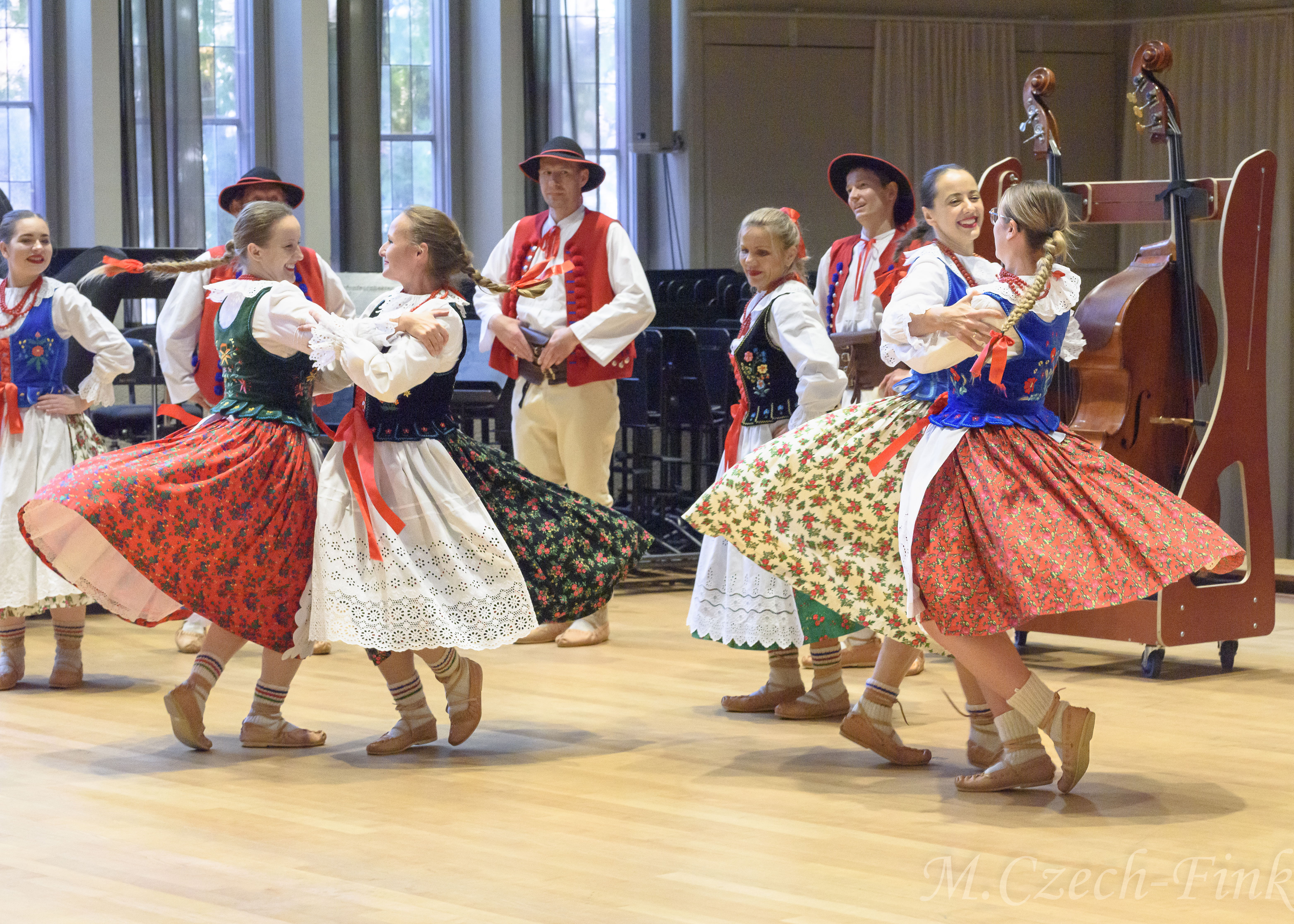 Auftritt des polnischen Tanzensembles LASOWIACY am 30. September 2024 in Basel.