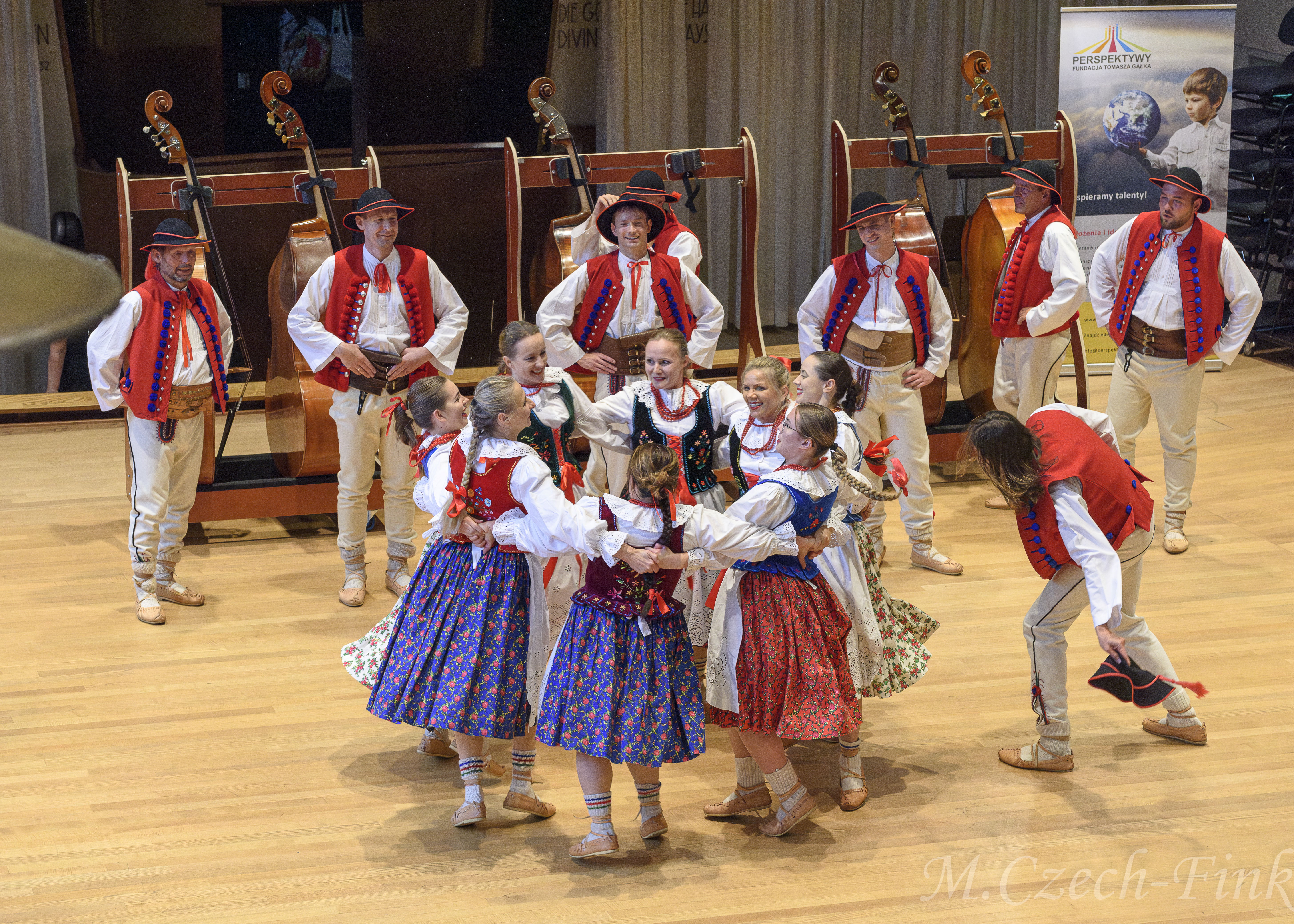 Auftritt des polnischen Tanzensembles LASOWIACY am 30. September 2024 in Basel.