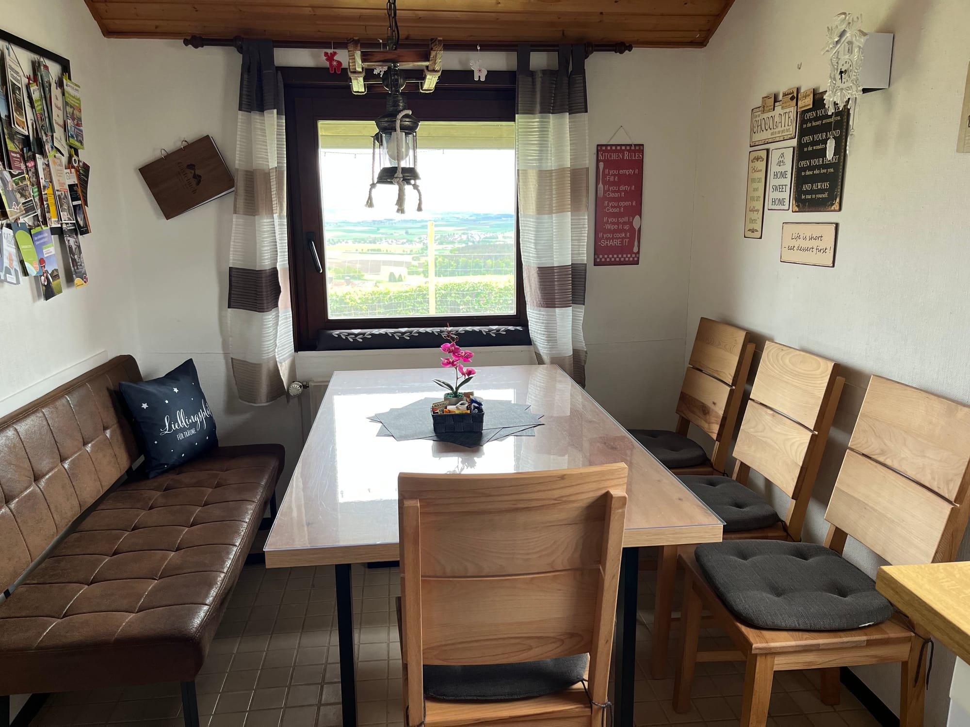 Essbereich mit Ausblick im Ferienhaus Schwarzwald