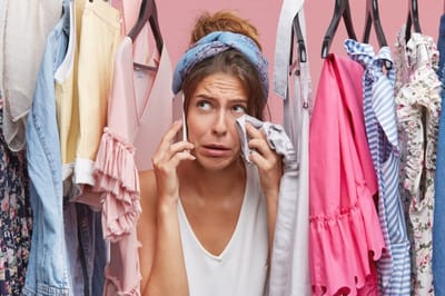 طريقة تخزين الملابس والحفاظ عليها من العتة