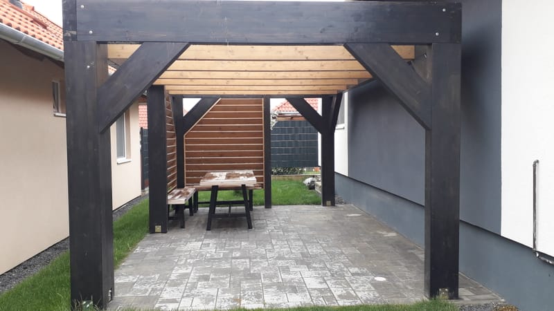 Pergola függőágyhoz kávézó sarokkal.