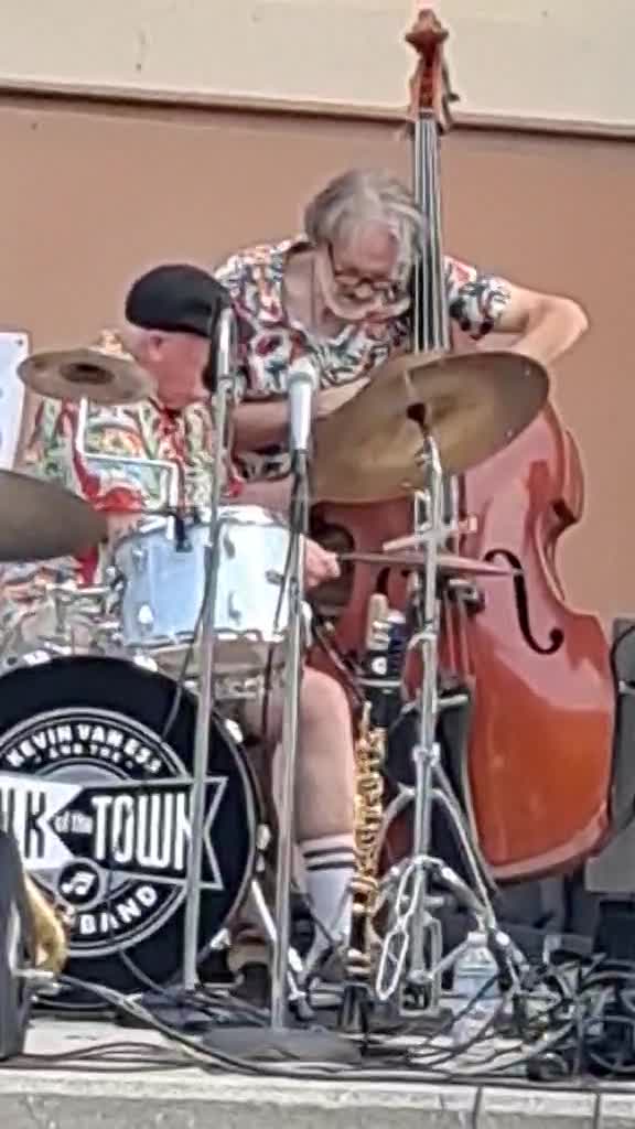 Joe and Andy Sing Sing Sing Solo