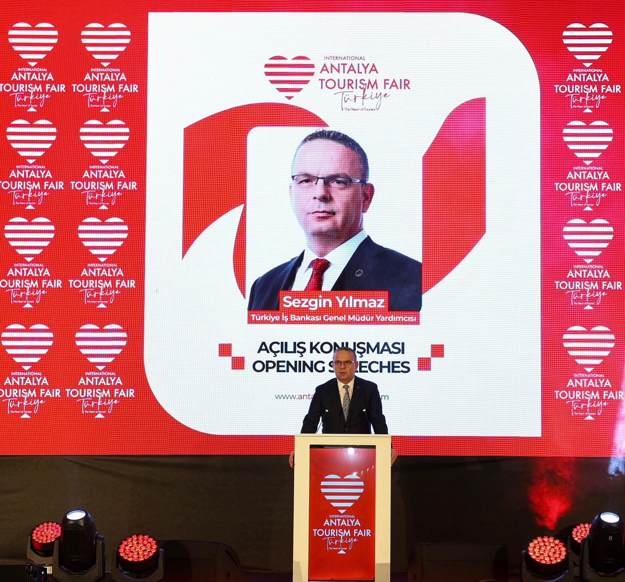 Turizmciler İş Bankası ana sponsorluğunda düzenlenen Antalya Turizm Fuarı’nda buluştu